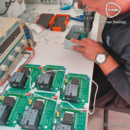 ggi l'azienda conta 12 professionisti che lavorano in ufficio, nelle vendite e come addetti al montaggio in uscita.