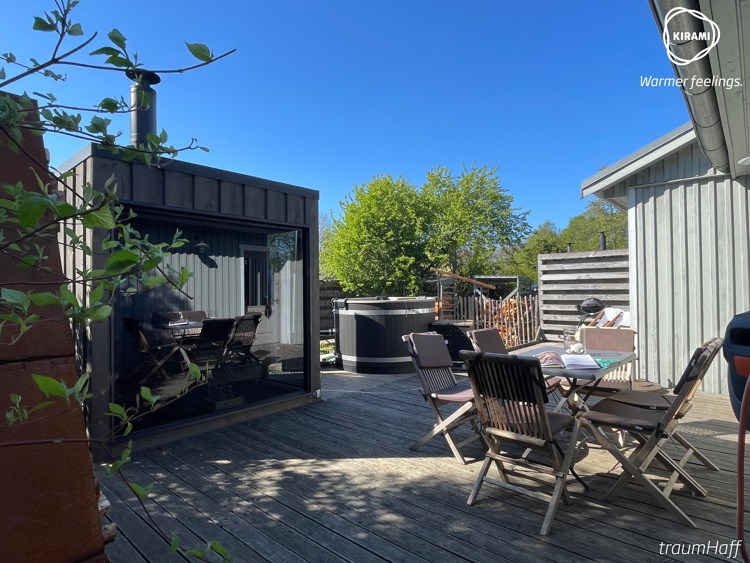 traumHaff | La sauna nel giardino e la tinozza sono l'abbinamento perfetto | Kirami