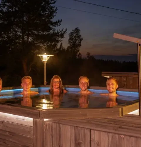 Pihamaalle hankittiin sekä sauna että palju | Kirami