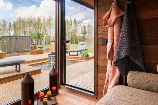 Kirami FinVision® -lounge M Misty - atmosfera come in un giardino.