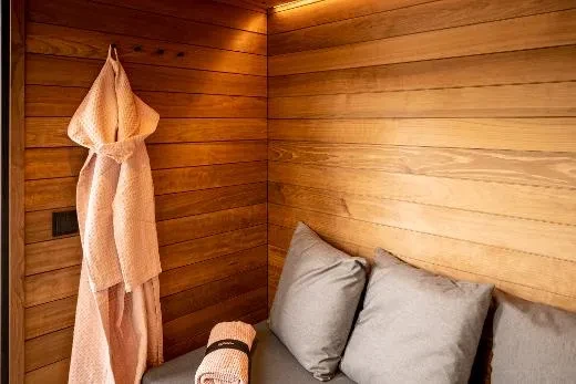 Luci, un buon profumo e una sensazione di calore sono le caratteristiche di Lounge M Kirami FinVision® -lounge Misty.